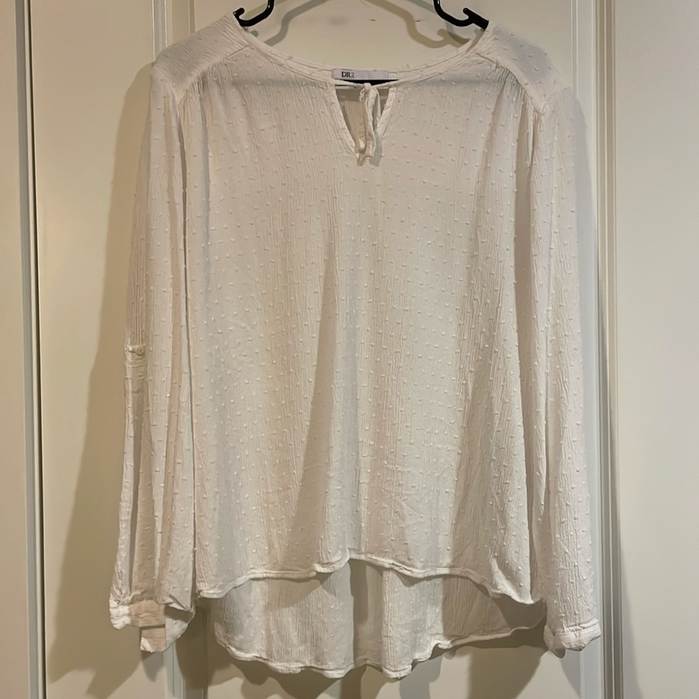 DR2 white longe sleeve blouse with tie on the neckline size large hardly worn